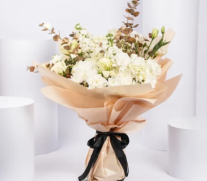 10 Wedding Flower Trends 2026: Sculptural Stems to Sustainable Chic